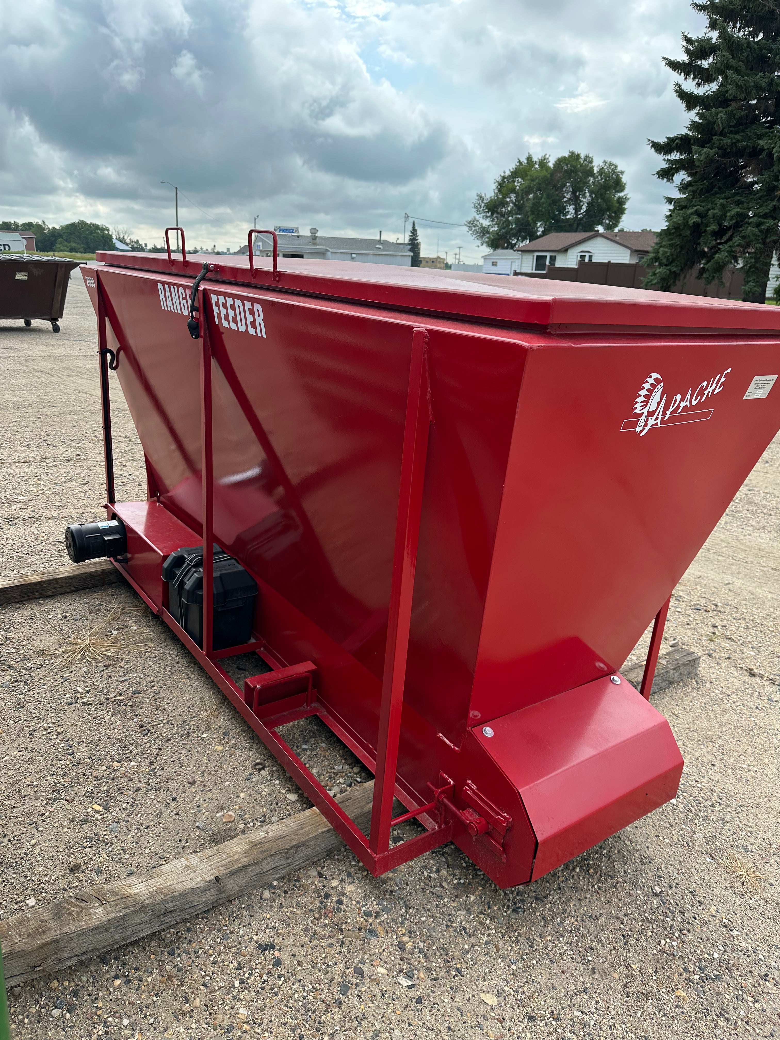 Apache Range/Distiller Feeder - 2000LB
