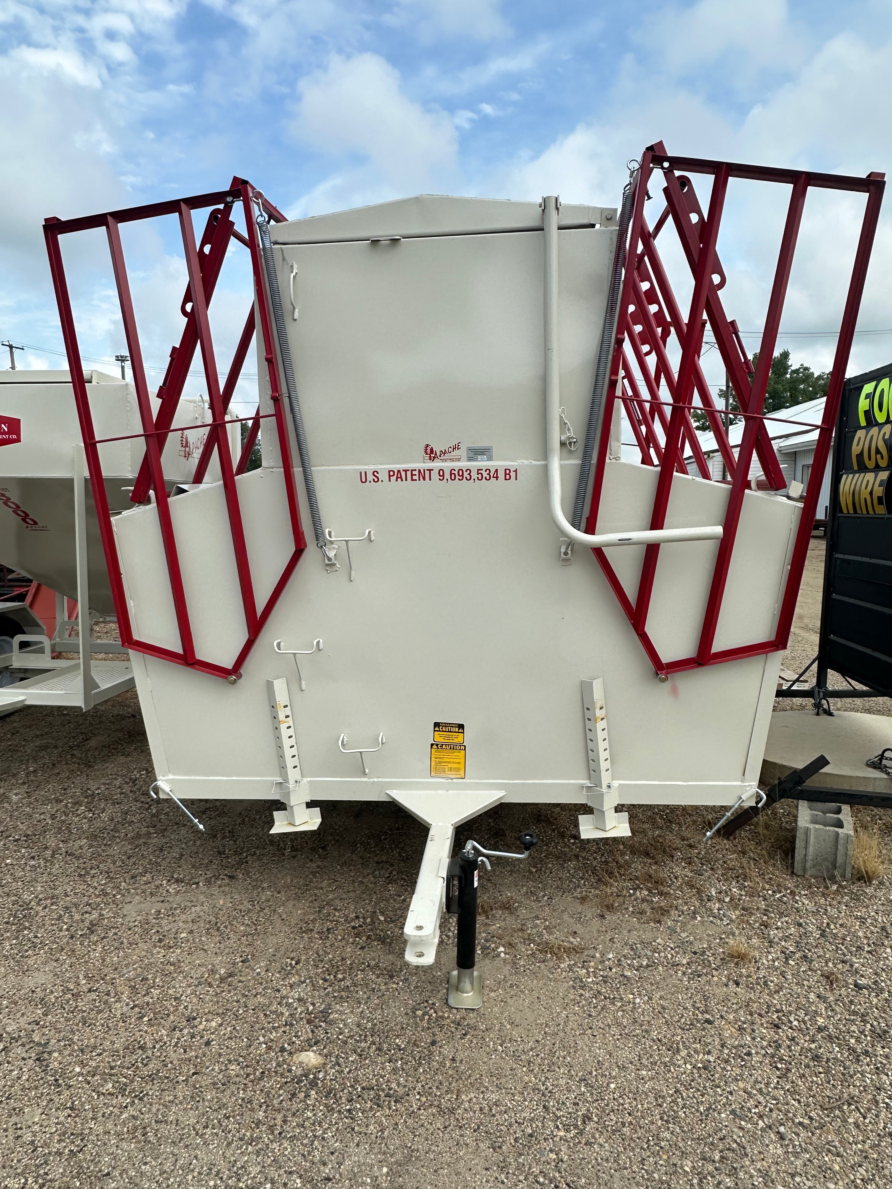 Apache Creep Feeder with Panels - 8' - 160 Bushel