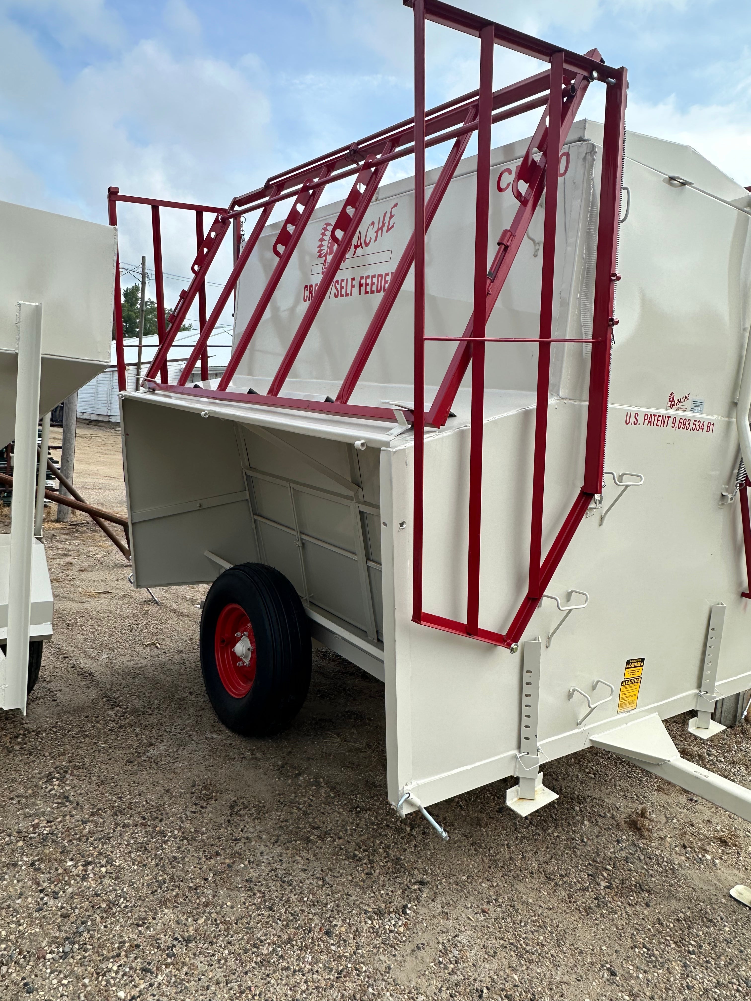 Apache Creep Feeder with Panels - 8' - 160 Bushel