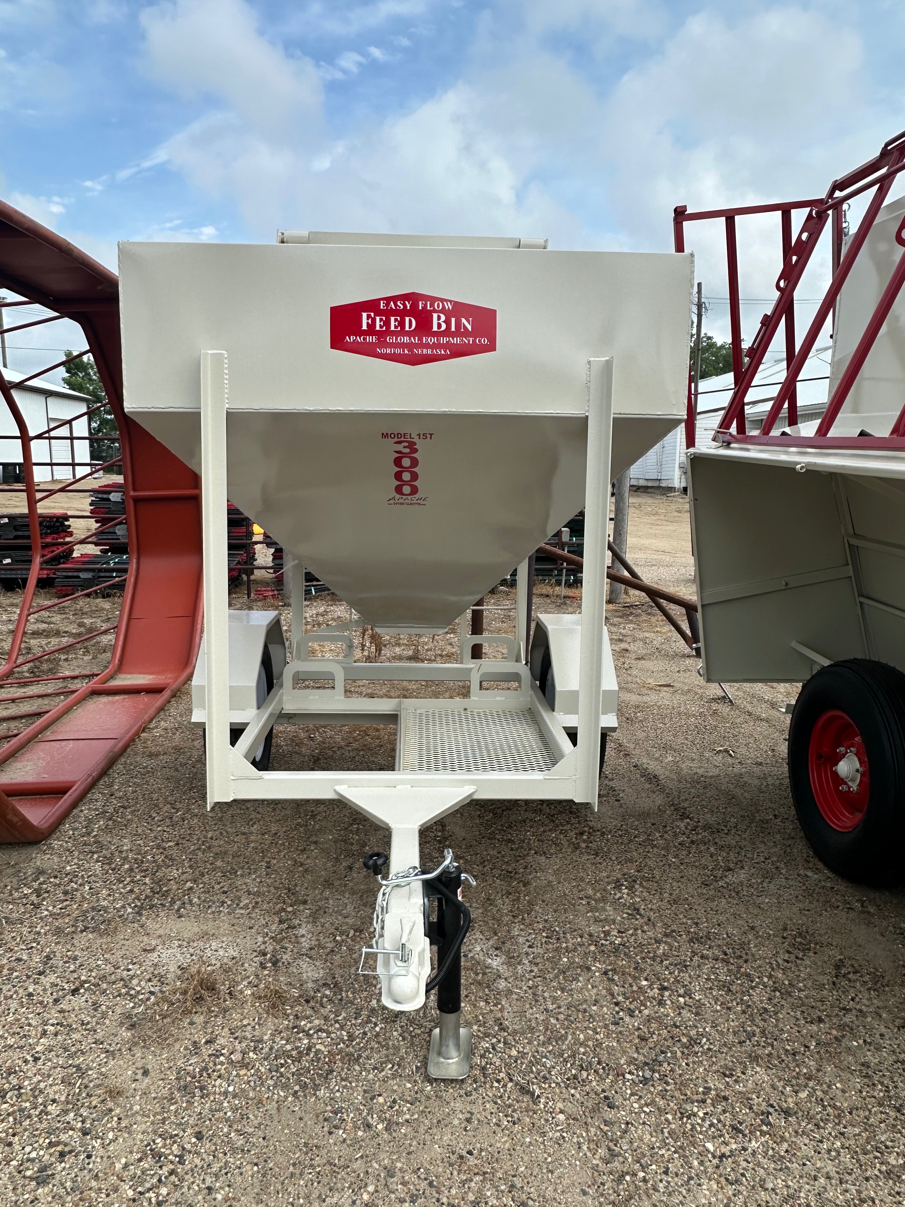 Apache Portable Feed Bin - 1.5 Ton