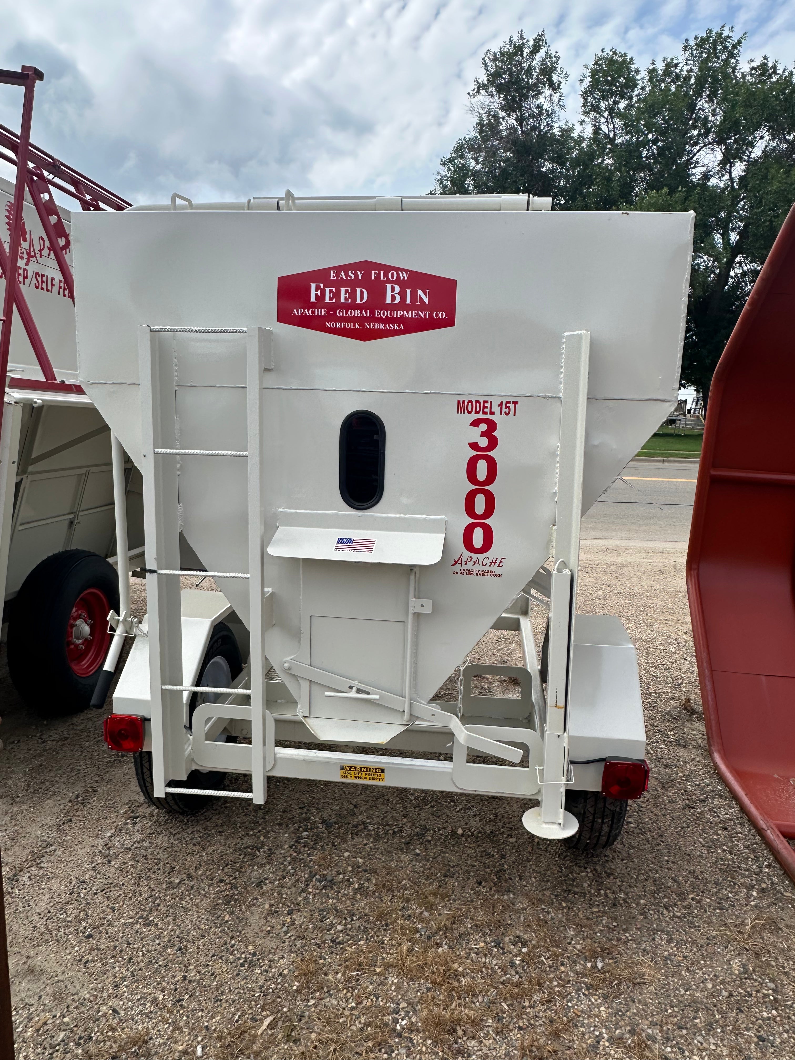 Apache Portable Feed Bin - 1.5 Ton