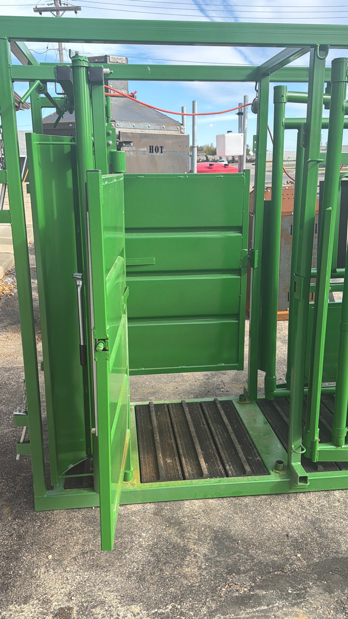 Real Tuff Squeeze Chute w/Neck Extender & Brisket Bar