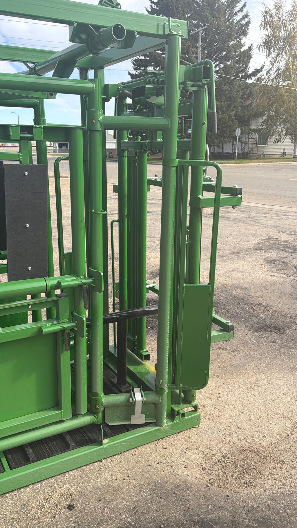 Real Tuff Squeeze Chute w/Neck Extender & Brisket Bar