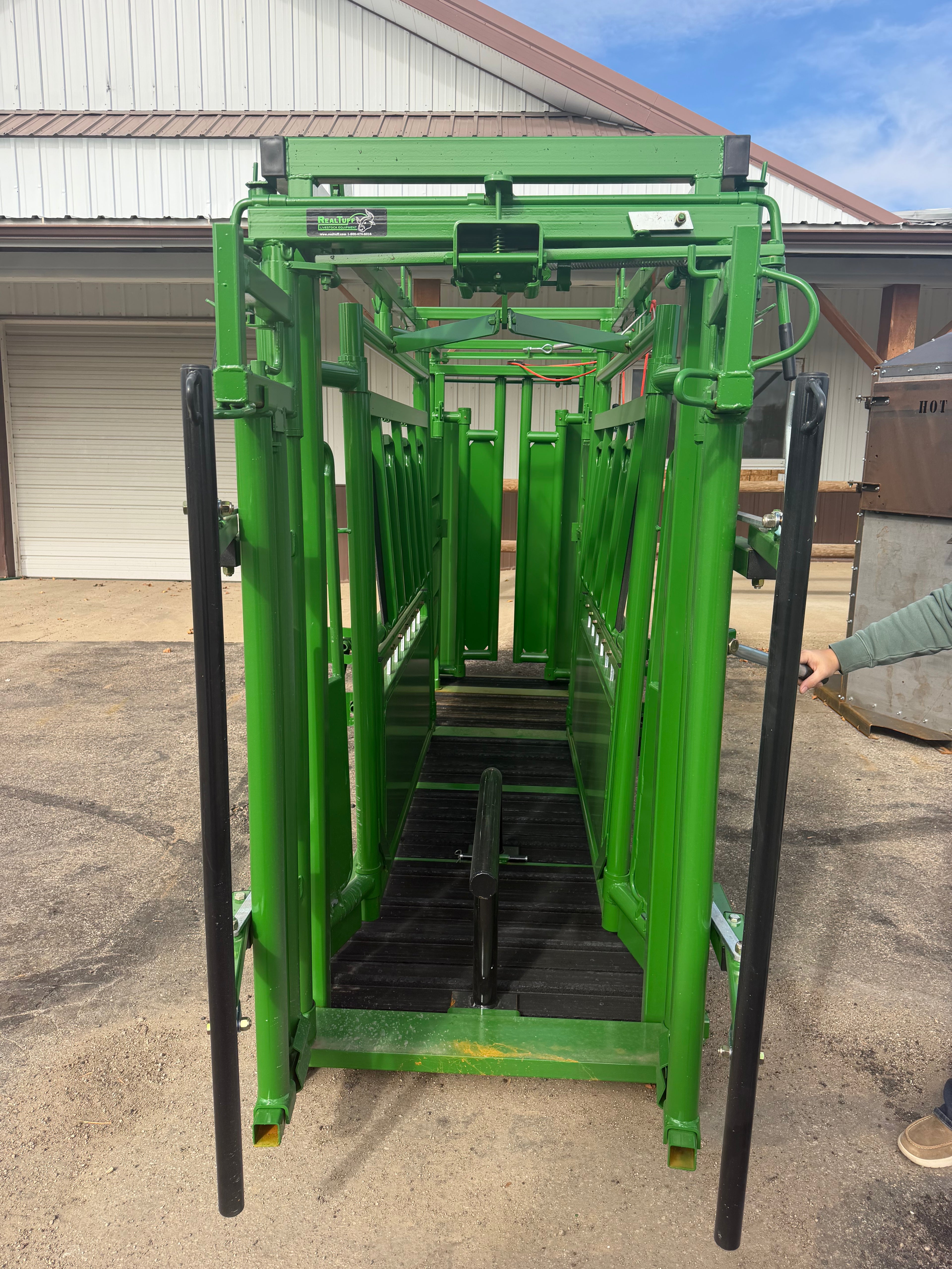 Real Tuff Squeeze Chute w/Neck Extender & Brisket Bar