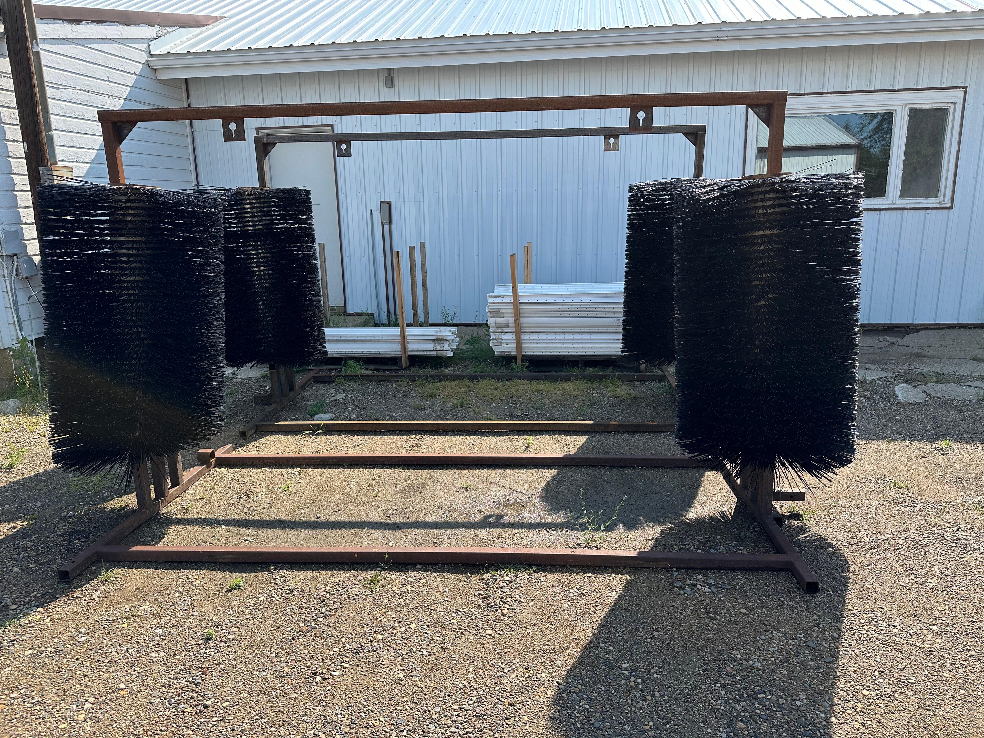 Oiler Stand w/ 2 Street Brushes - 6'