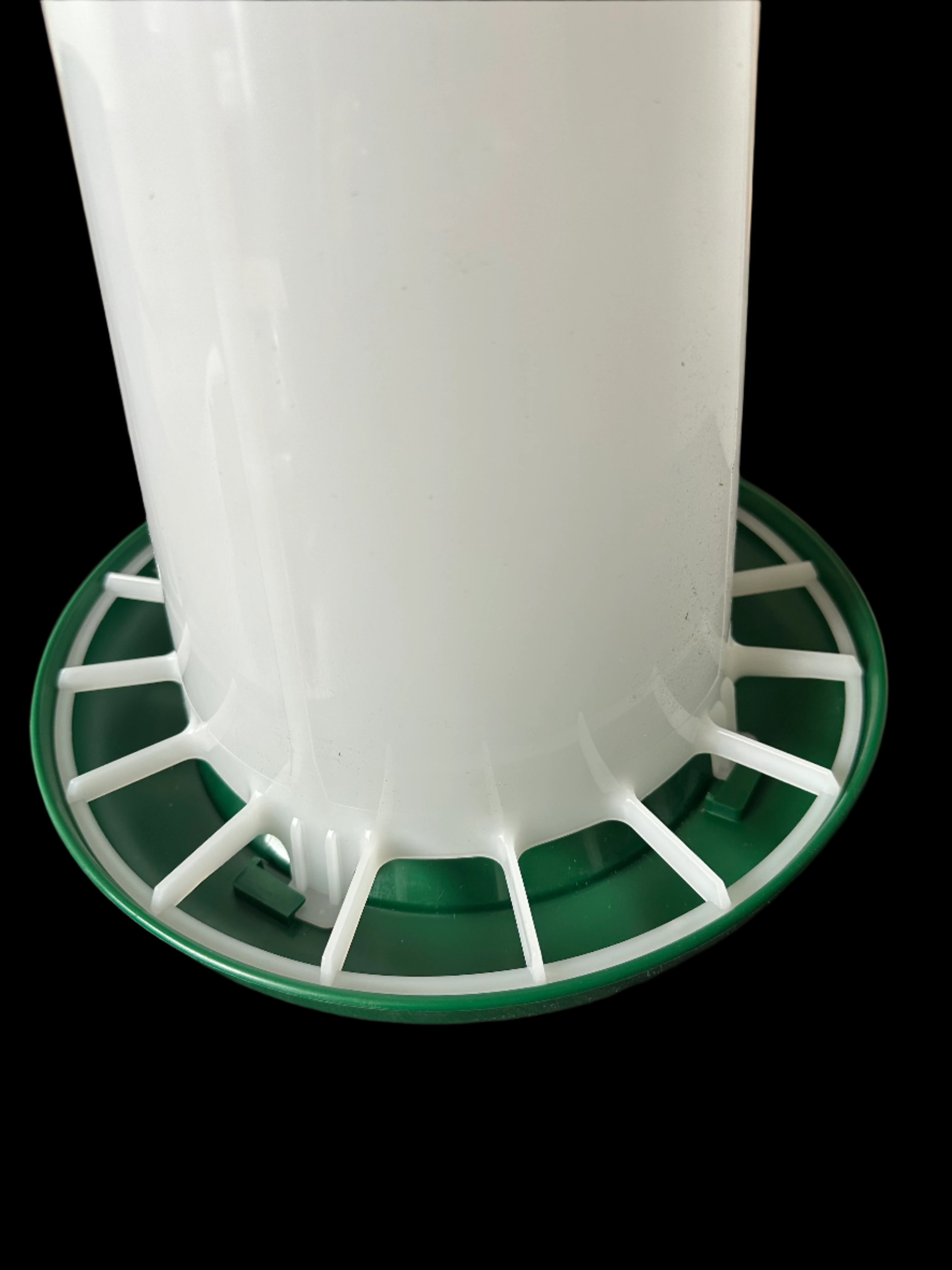 Hanging Plastic Feeder - 7LB