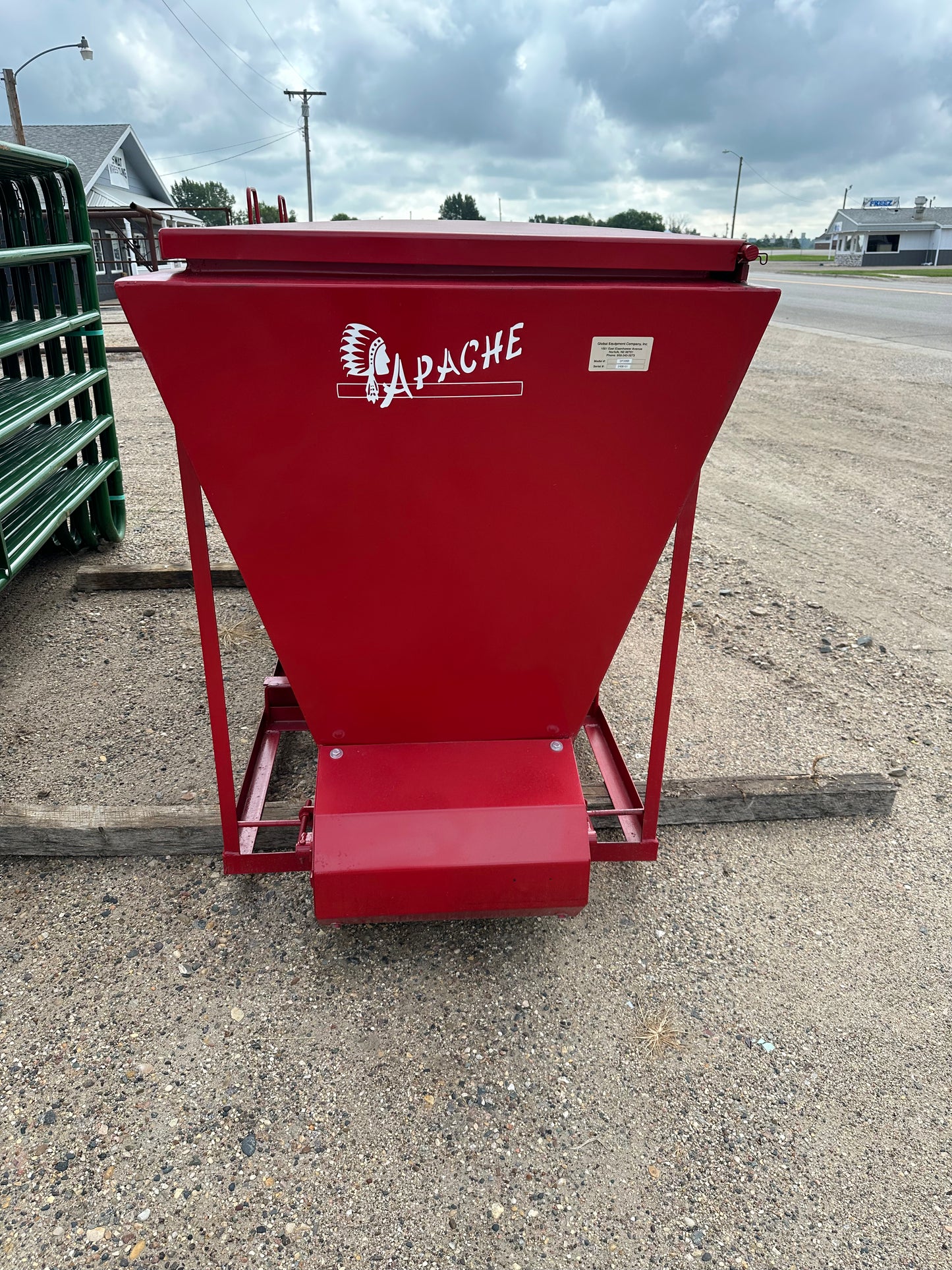 Apache Range/Distiller Feeder - 2000LB