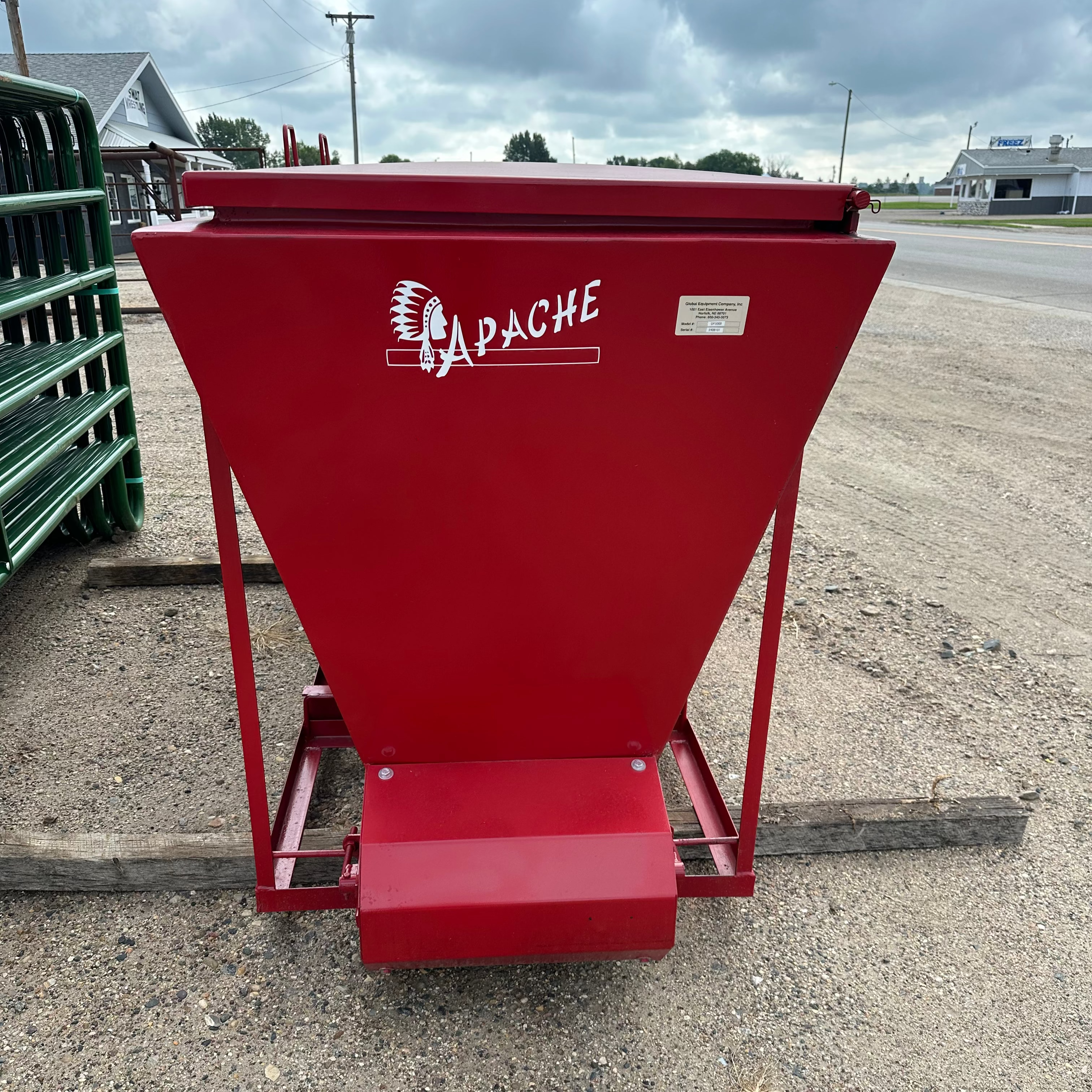Apache Range/Distiller Feeder - 2000LB