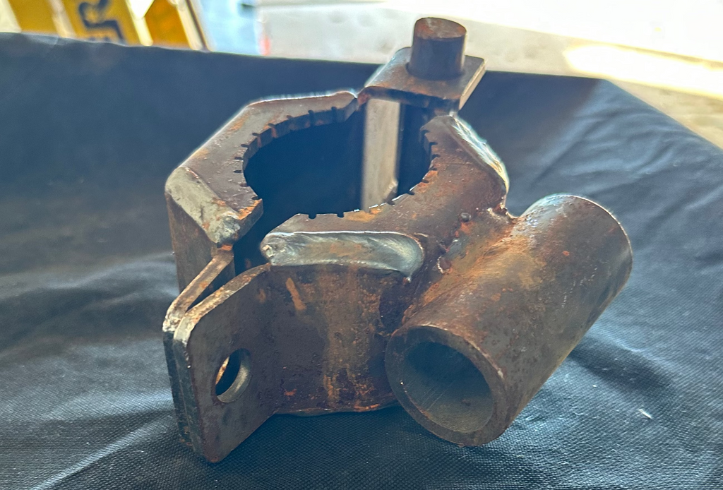 Pipe Hinge (2 7/8") w/Side Bushing