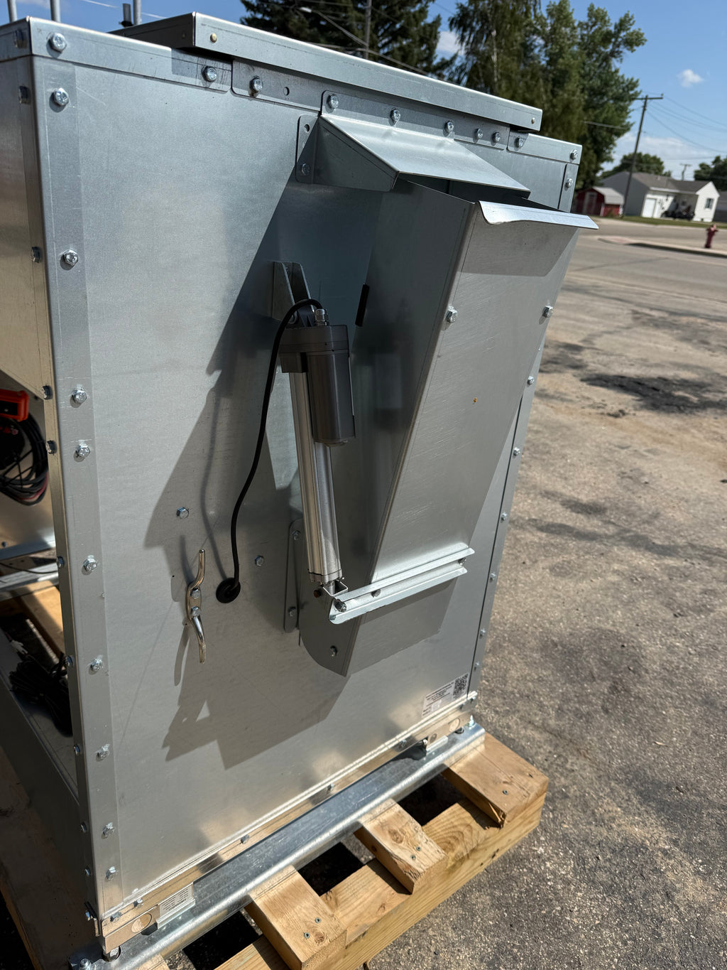 Stull Feeders ATV/UTV Range Feeder - 600LB with Digital Scale and Actuator Door
