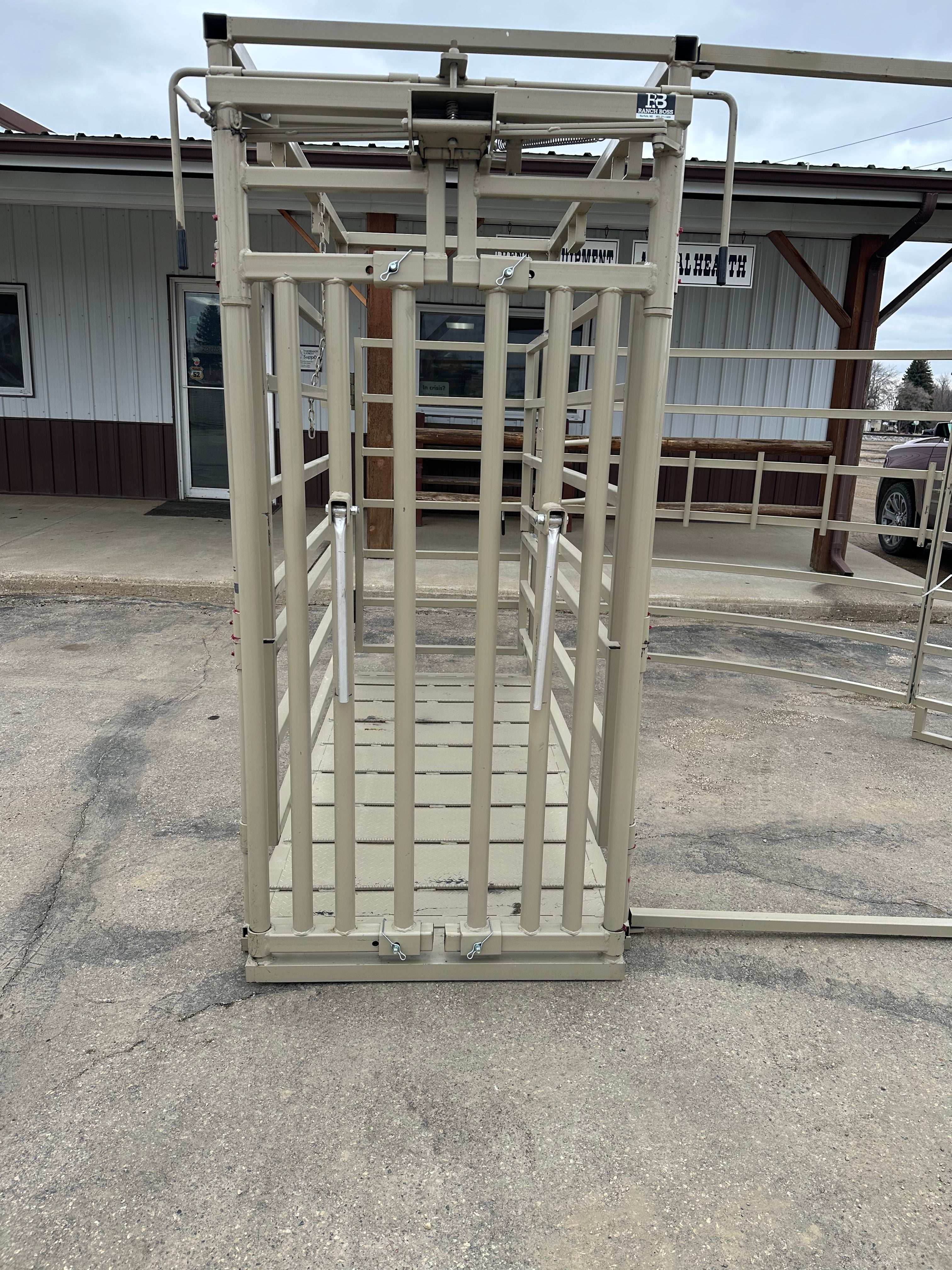 Palco Maternity Pen w/ Self Catch Head Gate