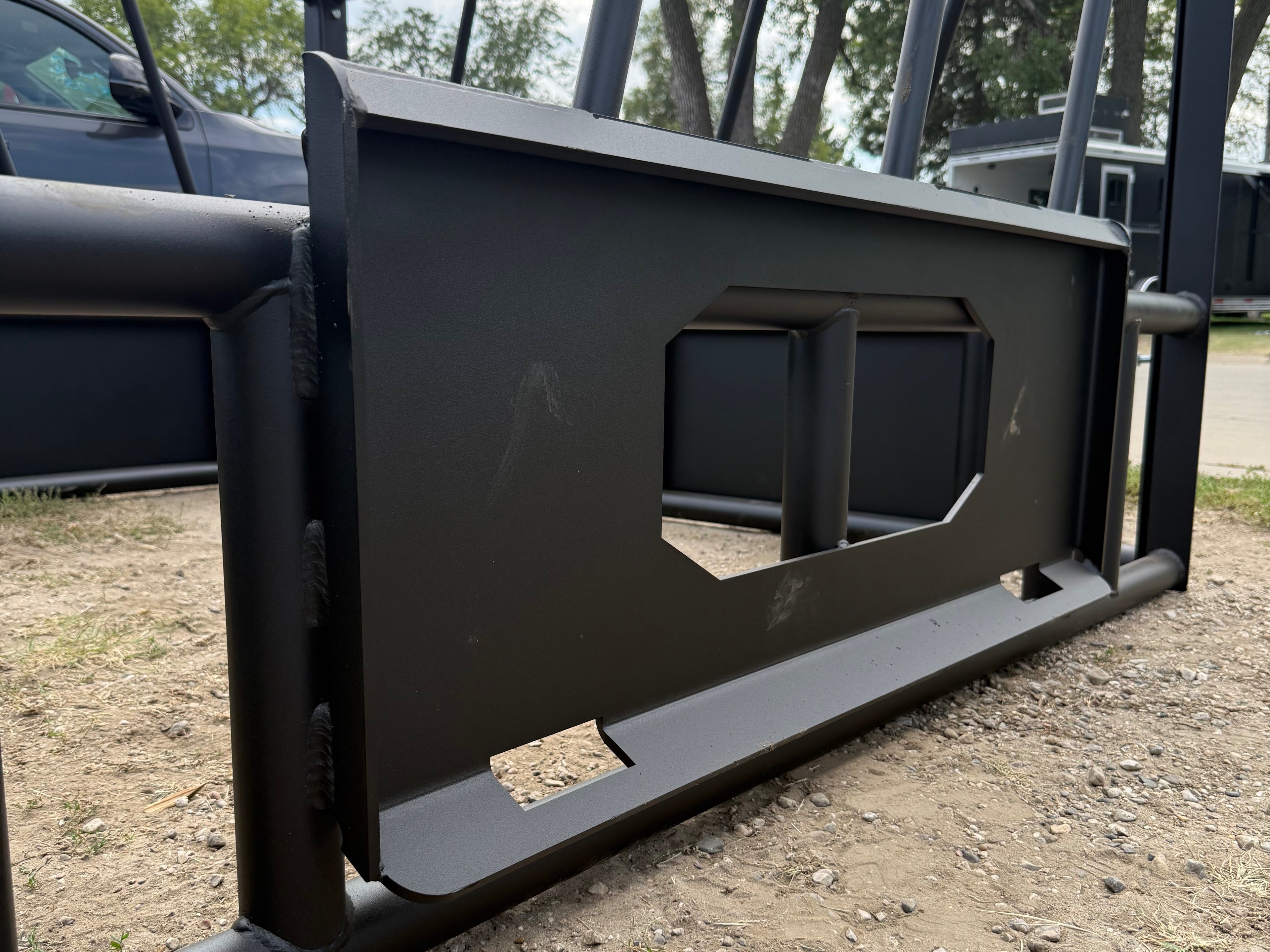 Badlands On Ground Bale Feeder - Single